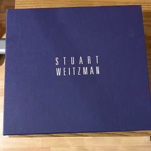 Beautiful boots! Just now noticed the right is 9, left 81/2😂